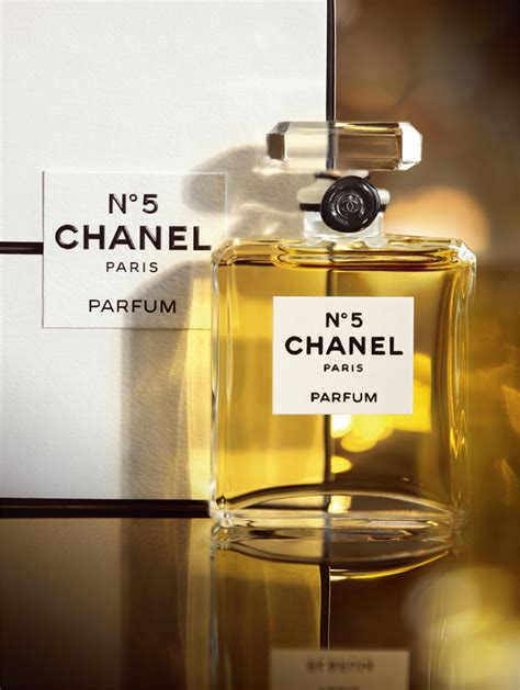 chanel profumi ed entrate per la francia|Chanel N°5: i luoghi del profumo che oggi compie 100 anni.